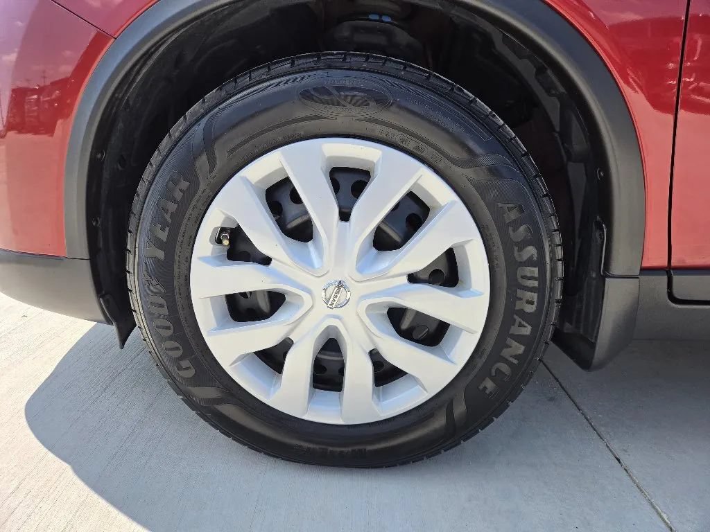 Used 2015 Nissan Rogue S FWD image 10