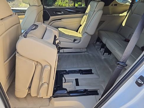 Used 2024 Cadillac Escalade Premium Luxury AWD/4WD image 54