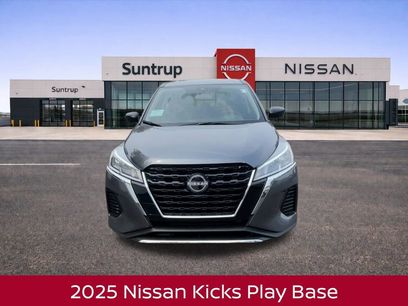 New 2025 Nissan Kicks Play S