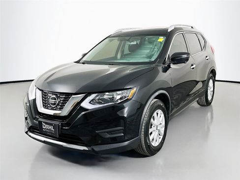 Used 2018 Nissan Rogue SV w/ Sun & Sound Touring Package image 3