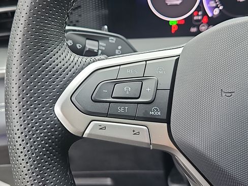 Used 2026 Volkswagen Tiguan SE R-Line AWD/4WD image 18