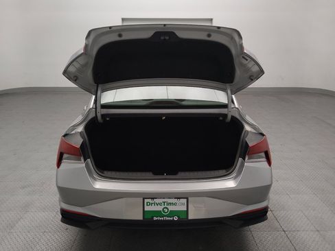 Used 2021 Hyundai Elantra SE FWD image 29