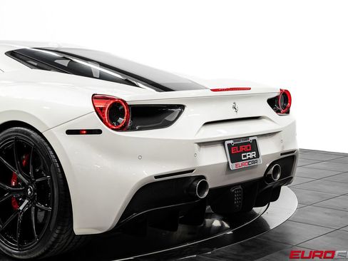 Used 2017 Ferrari 488 GTB RWD image 20