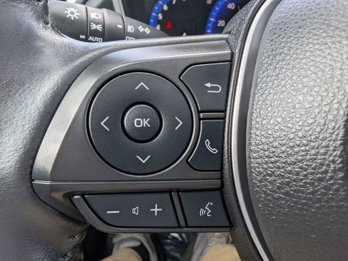 Used 2022 Toyota Corolla Cross XLE w/ Convenience Package image 28