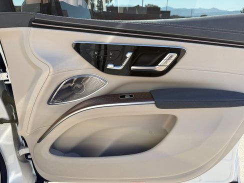 Used 2023 Mercedes-Benz EQS 580 4MATIC SUV image 16