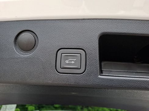 Used 2026 Chevrolet Equinox LT w/ Convenience Package II FWD image 34