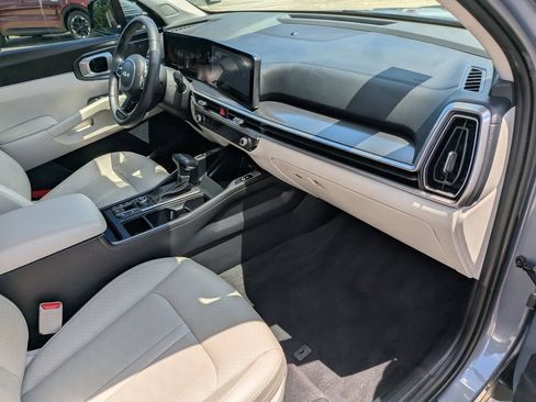 Certified 2025 Kia Sorento S FWD image 13