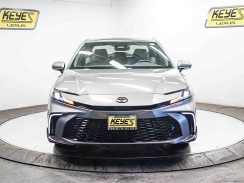 Used 2025 Toyota Camry SE image 6