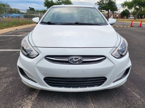 Used 2017 Hyundai Accent SE image 2