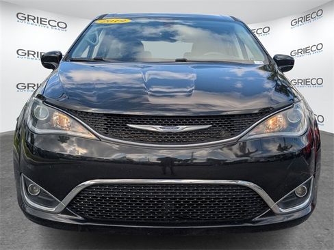 Used 2019 Chrysler Pacifica Touring Plus image 2