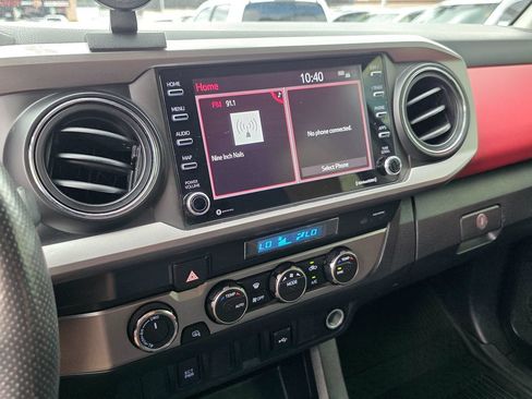 Used 2021 Toyota Tacoma SR5 AWD/4WD image 36