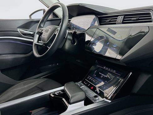 Used 2024 Audi Q8 e-tron Premium Plus w/ Premium Plus Package image 30