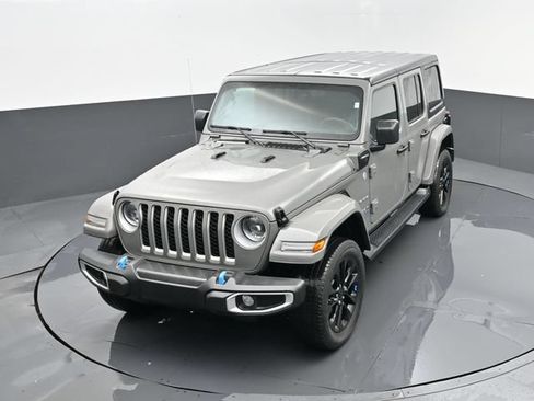Used 2023 Jeep Wrangler Unlimited Sahara w/ Cold Weather Group AWD/4WD image 24