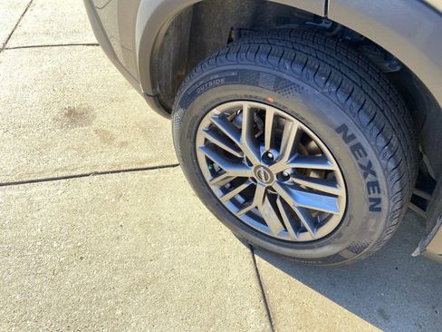 Used 2023 Nissan Rogue S image 30