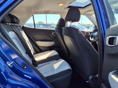 Used 2025 Hyundai Venue SEL FWD image 23