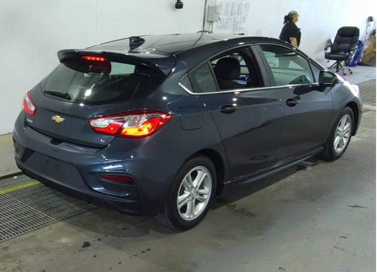 Used 2017 Chevrolet Cruze LT w/ Sun And Sound Package FWD image 4