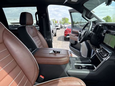 Certified 2024 GMC Sierra 3500 Denali Ultimate AWD/4WD image 13