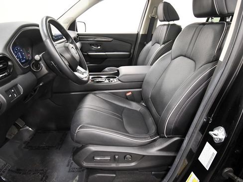 Used 2025 Honda Pilot Elite image 13