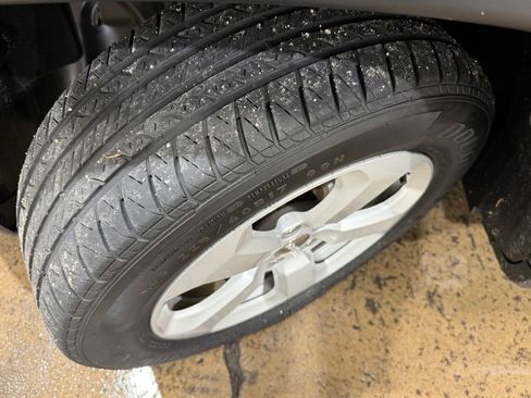 Used 2018 Jeep Compass Latitude w/ Popular Equipment Group FWD image 2