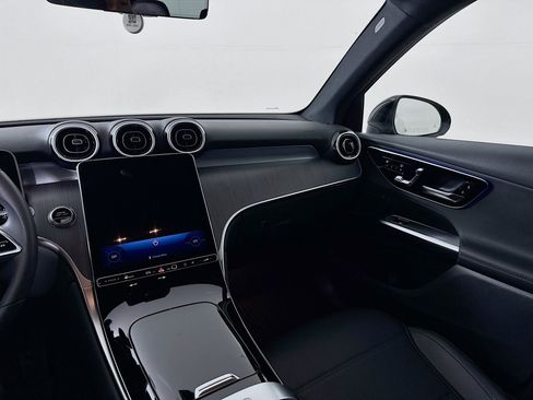 Used 2026 Mercedes-Benz GLC 300 image 24