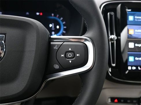 Used 2024 Volvo XC40 B5 Ultimate w/ Protection Package Premier image 24