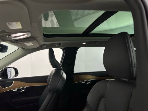 Used 2025 Volvo XC90 B6 Plus image 23