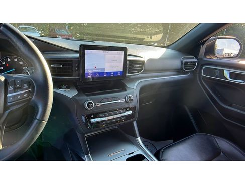 Used 2020 Ford Explorer XLT w/ Equipment Group 202A image 10
