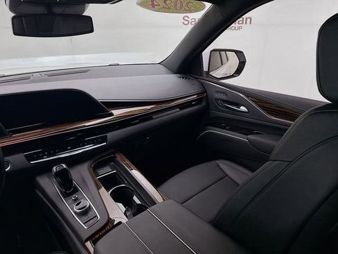 Used 2024 Cadillac Escalade Luxury image 25