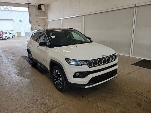 Used 2022 Jeep Compass Limited image 1
