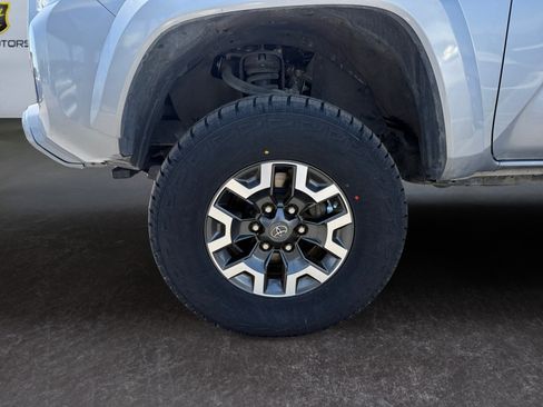 Used 2018 Toyota Tacoma TRD Sport w/ Technology Package RWD image 15