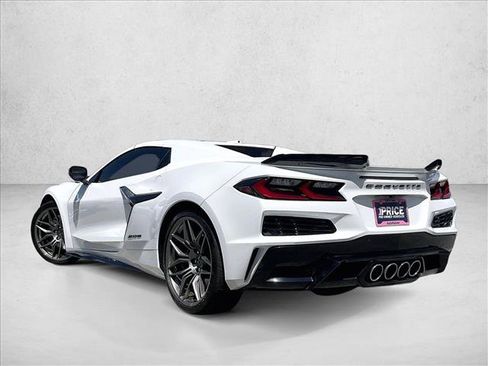 Used 2025 Chevrolet Corvette Z06 RWD image 13