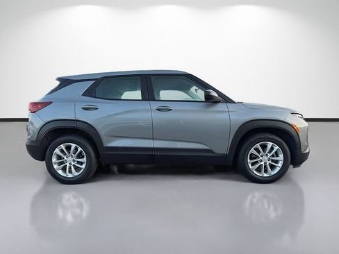 Used 2024 Chevrolet TrailBlazer LS FWD image 2