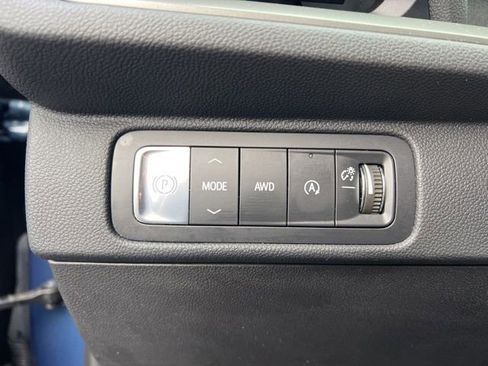 Used 2025 Chevrolet Traverse LT image 10