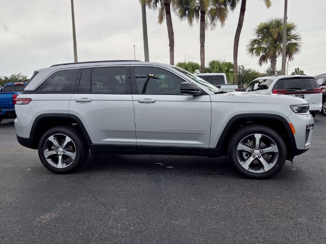 New 2026 Jeep Grand Cherokee Limited w/ Luxury Tech Group II RWD image 9
