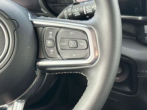 Used 2025 Jeep Wrangler Unlimited Sahara w/ Safety Group AWD/4WD image 15