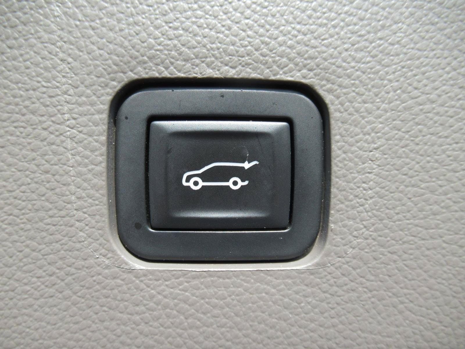 Used 2019 Chevrolet Traverse Premier w/ Driver Confidence II Package FWD image 39