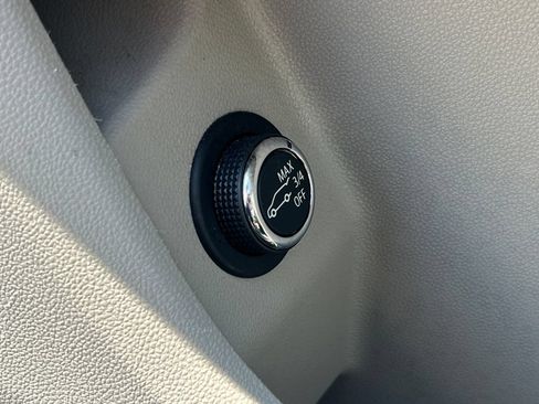Used 2019 Cadillac XT4 Premium Luxury FWD image 9