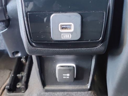 Used 2023 Jeep Compass Limited image 33