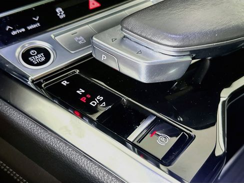 Used 2024 Audi Q8 e-tron Premium Plus w/ Premium Plus Package AWD/4WD image 25
