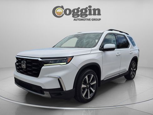 Certified 2024 Honda Pilot Touring image 2