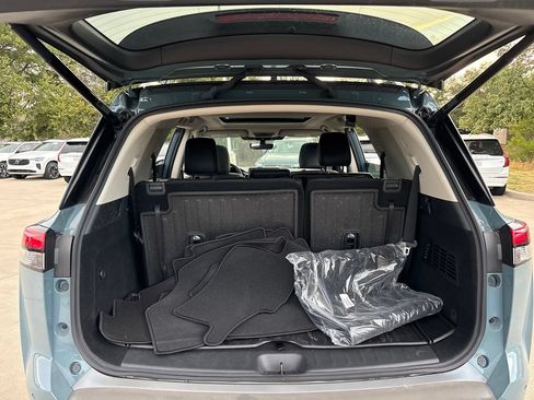 Used 2026 Nissan Pathfinder Platinum w/ Cargo Package FWD image 10