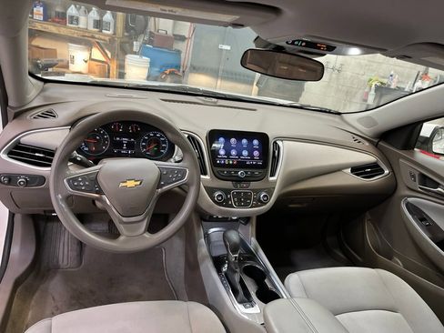 Used 2024 Chevrolet Malibu LT FWD image 18