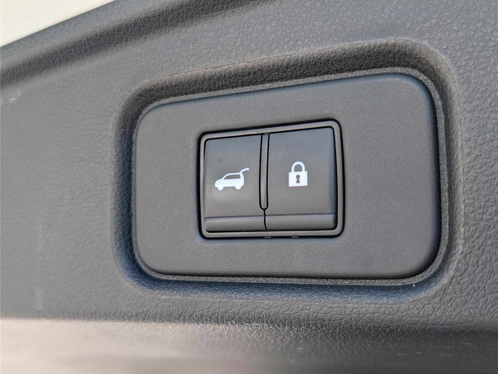 Used 2024 Nissan Pathfinder SL AWD/4WD image 15
