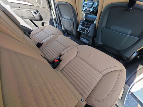 Certified 2025 Land Rover Discovery Dynamic SE AWD/4WD image 11
