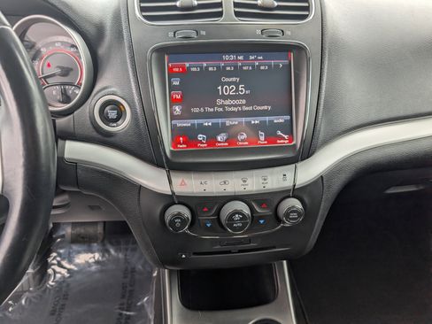 Used 2019 Dodge Journey SE image 17