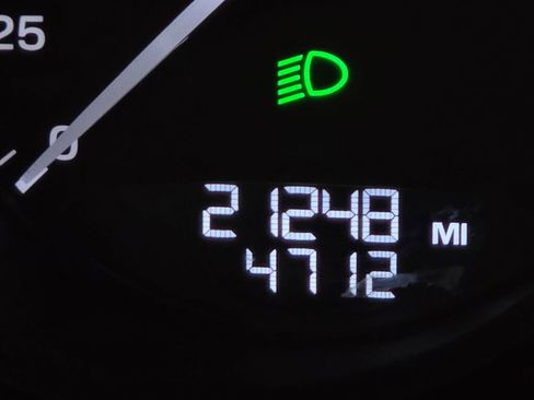 Certified 2023 Porsche Macan AWD/4WD image 41