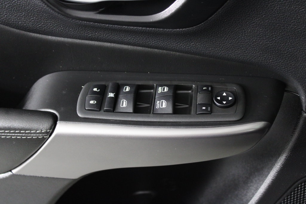 Used 2022 Jeep Cherokee Latitude Lux w/ Sun & Sound Group AWD/4WD image 23
