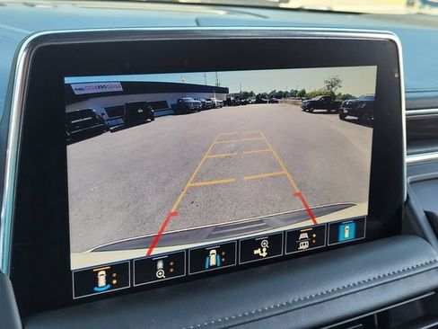 Used 2021 Chevrolet Suburban Z71 w/ Z71 Off-Road Package AWD/4WD image 18