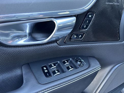 Used 2020 Volvo S90 T8 Inscription image 14