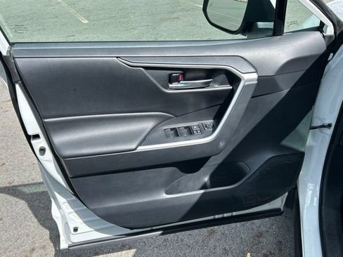 Used 2019 Toyota RAV4 XLE w/ Convenience Package AWD/4WD image 14